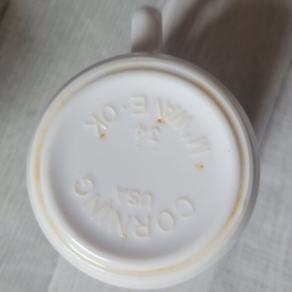 Set Of 2 Vintage Corning USA Milk Glass Mugs With Rosemarie Floral Design - Picture 3 of 4